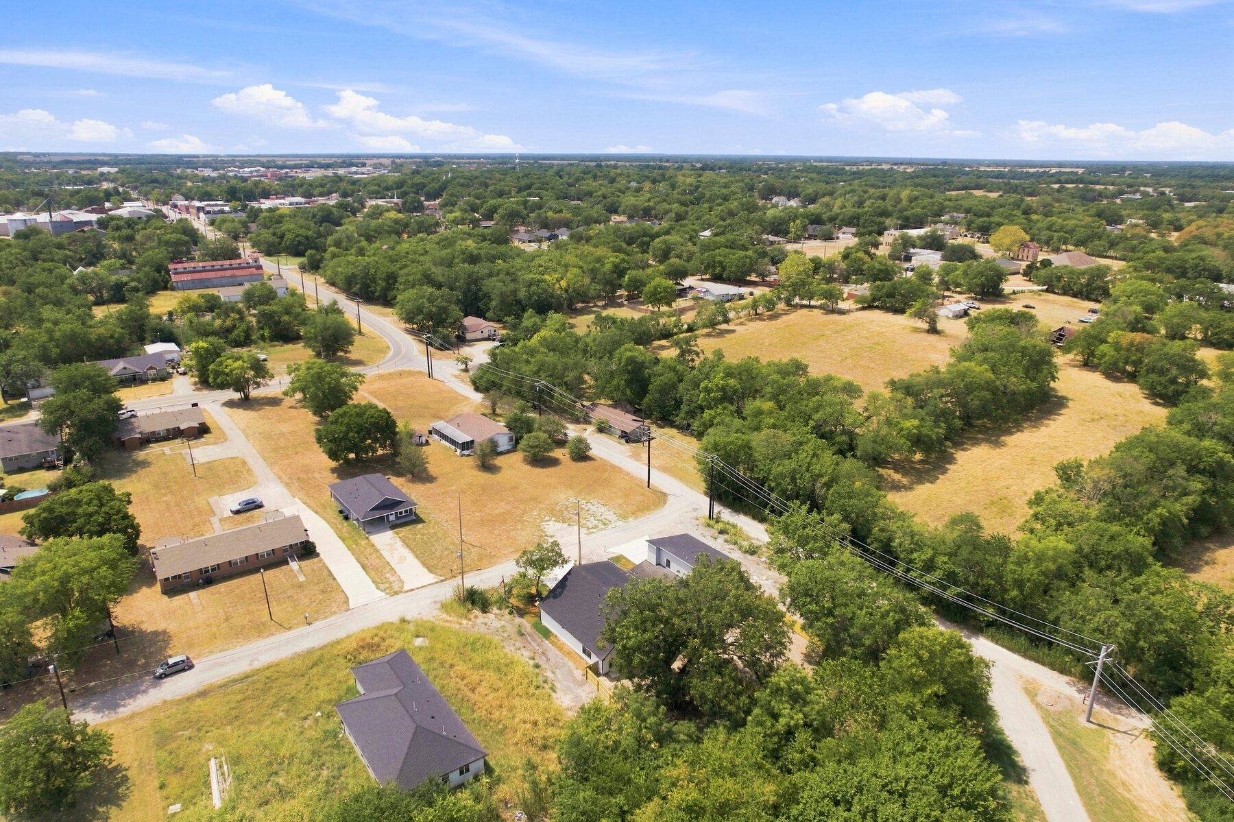 Aerial view of 106 E Miller Street and surrounding neighborhood