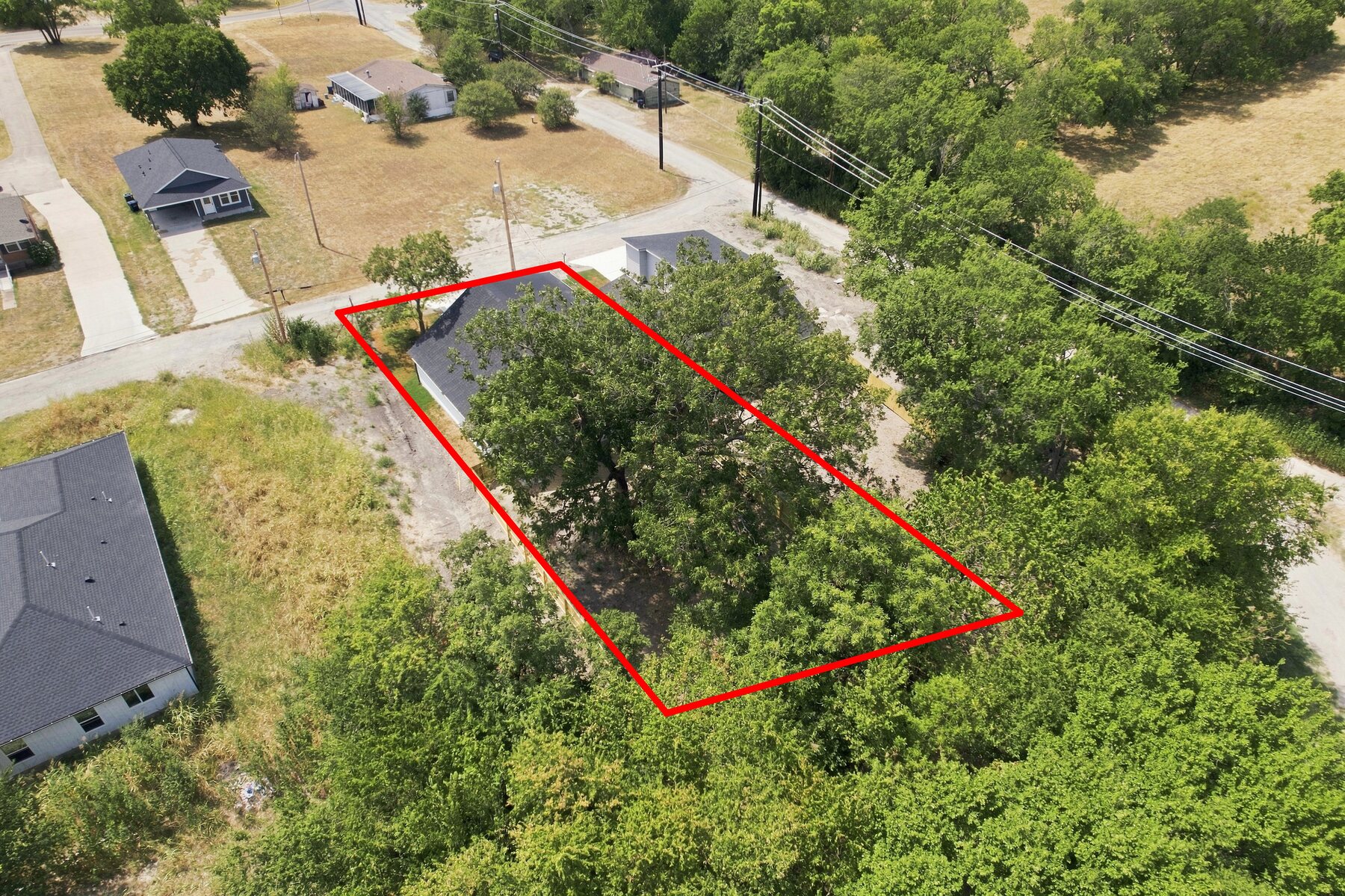 Aerial view of 106 E Miller Street and surrounding neighborhood