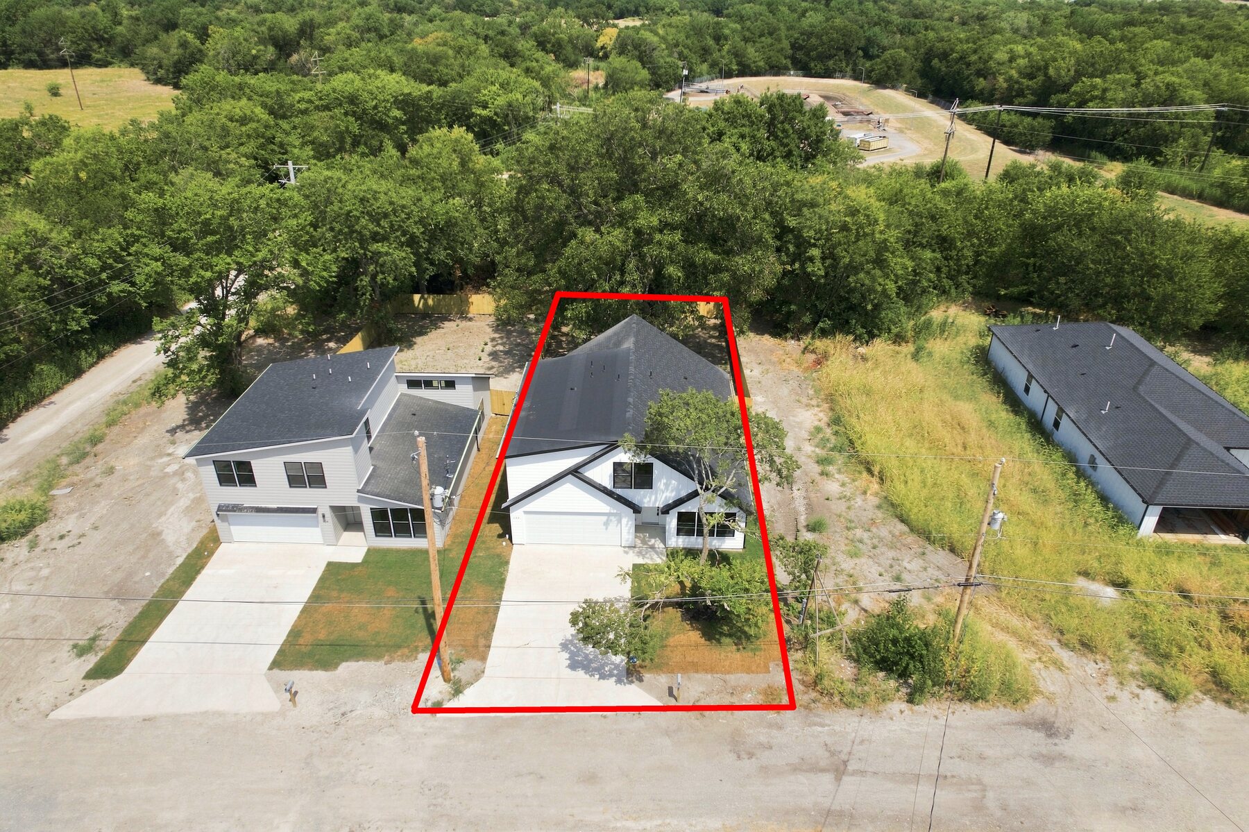 Aerial view of 106 E Miller Street and surrounding neighborhood